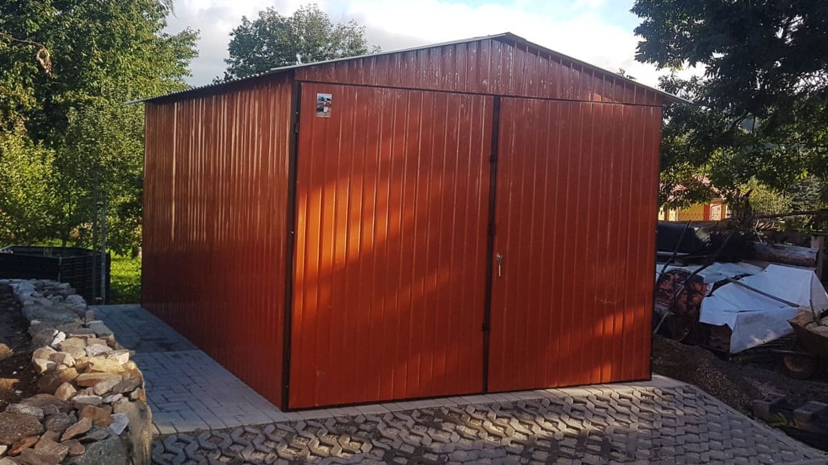 Plechová montovaná garáž 3×5 - hnedá, vrata dvojkrídlová