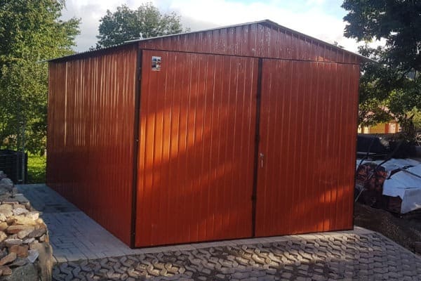 Plechová montovaná garáž 3×5 - hnedá, vrata dvojkrídlová