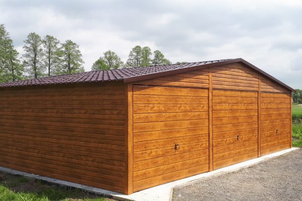 Plechová garáž 9x6 m - zlatý dub