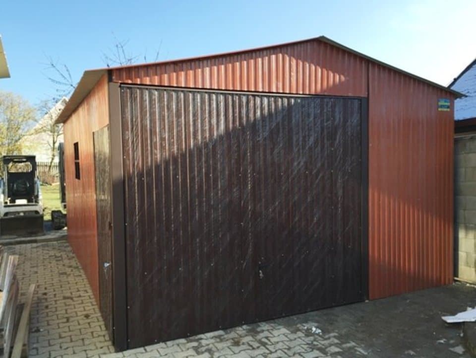 Plechová montovaná garáž 4,5×6 - hnědá