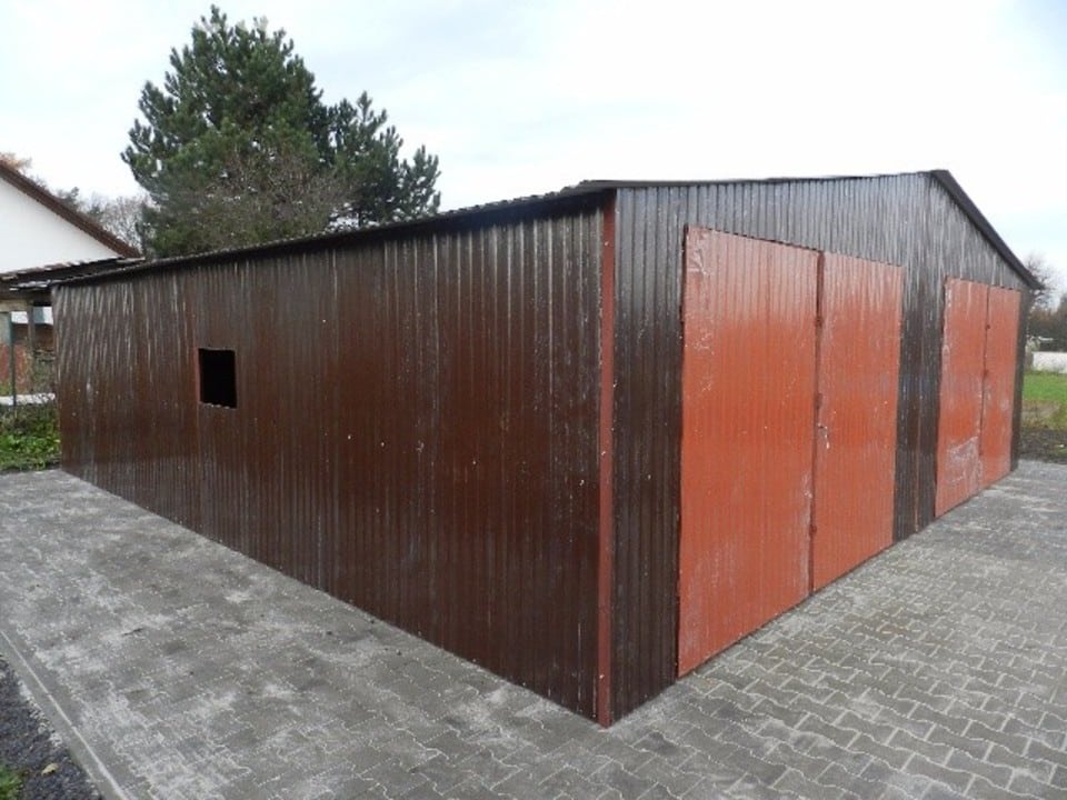 Plechová montovaná garáž 8×8 - hnědá