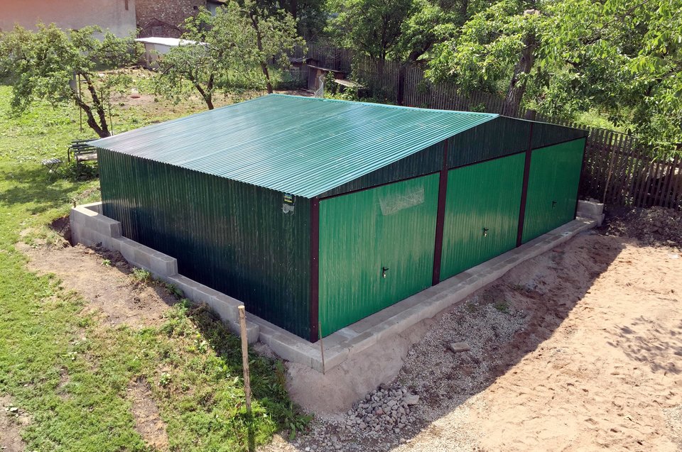 Plechová montovaná garáž 9×6 - zelená