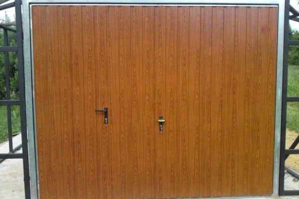 Garážová vrata 2,6×2 m - hnědá