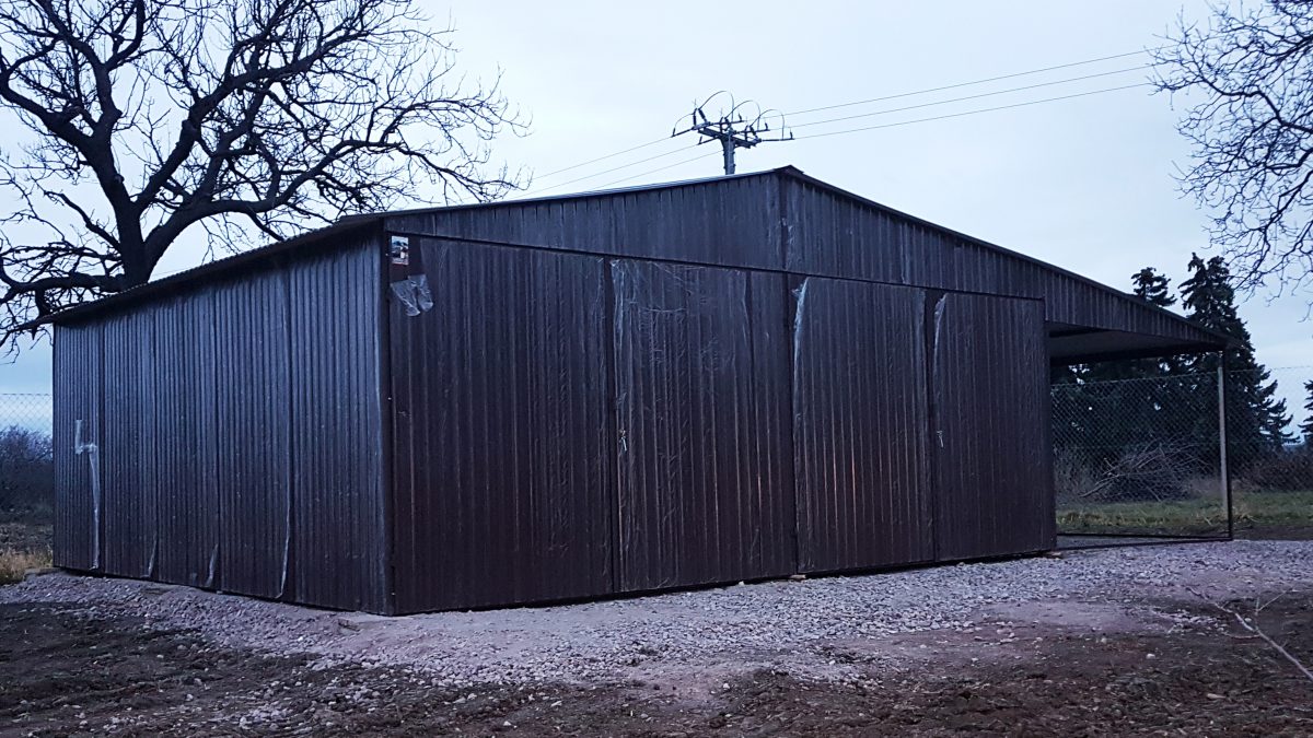Plechová garáž 6x6m tmavě hnědá+ přístřešek