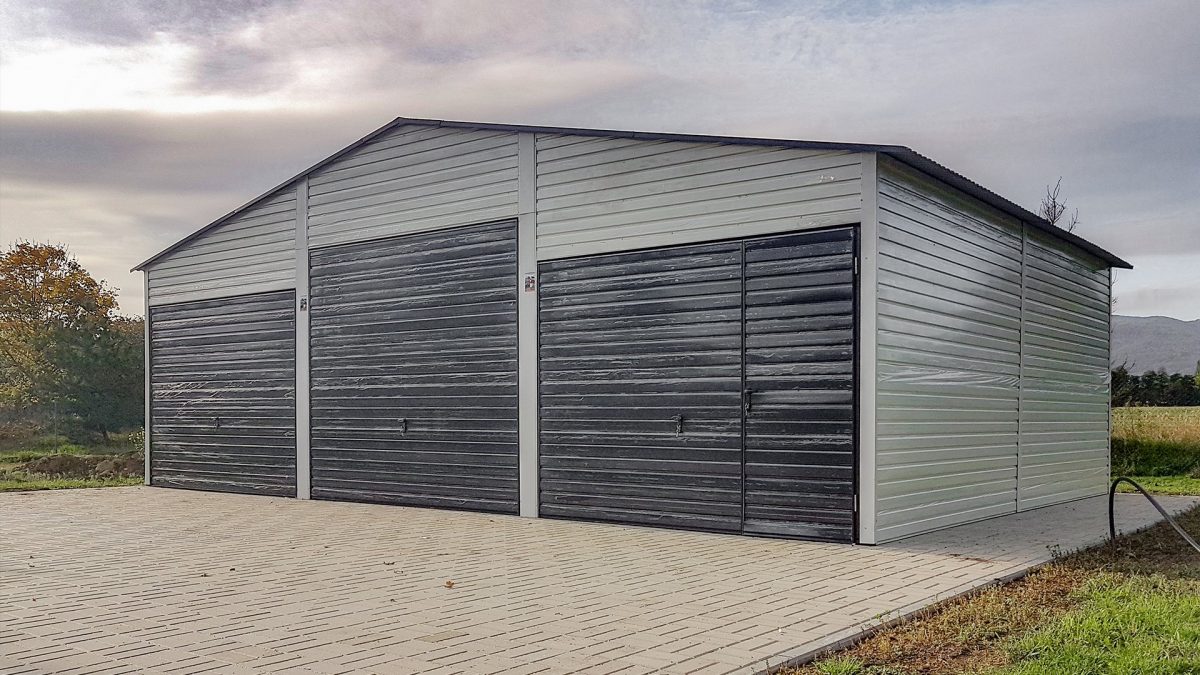 Plechová garáž 9x6 m - biela+ dodatočné dvere