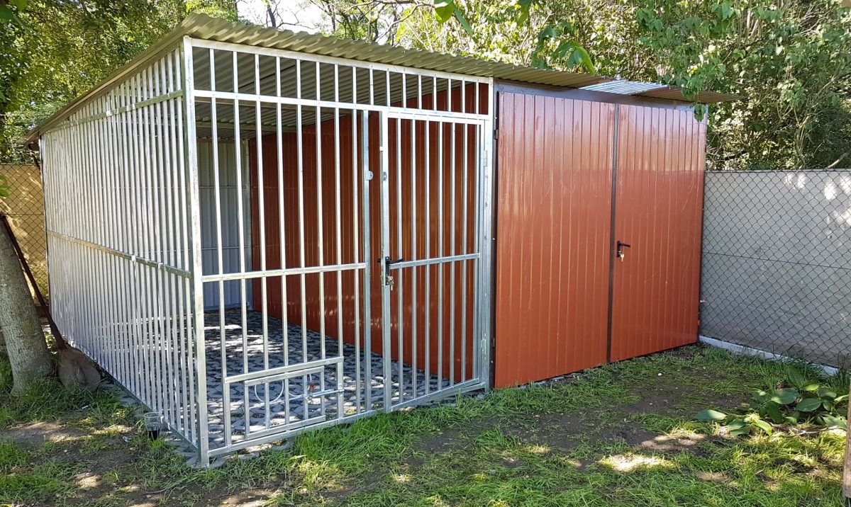 Plechová garáž 2,5x4 + koterec pre psa 2x4 m - svetlo hnedá