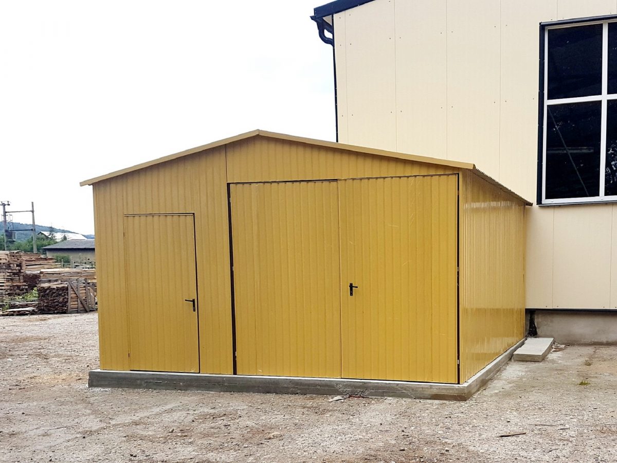 Plechová garáž 5x5 m - piesková/ dvojkrídlová brána