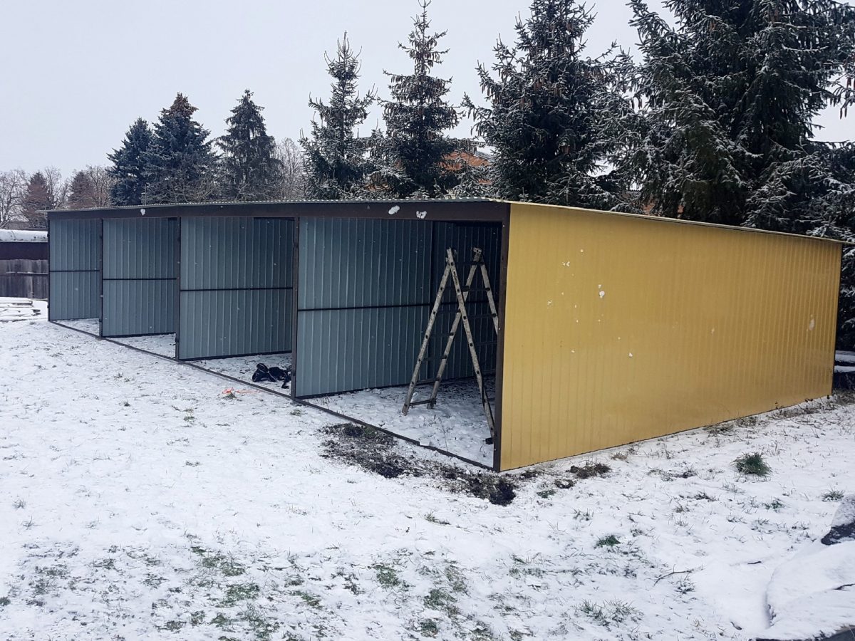Plechová garáž 12×6 m - piesková
