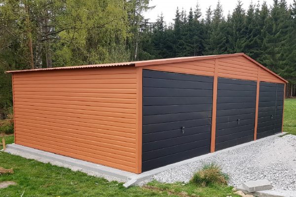 Plechová garáž 9×5m - svetlo hnedá matná/čierna matná