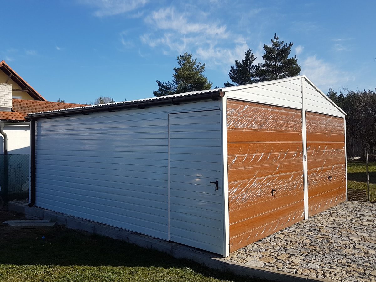 Plechová garáž 6x6 m - biela/zlatý dub
