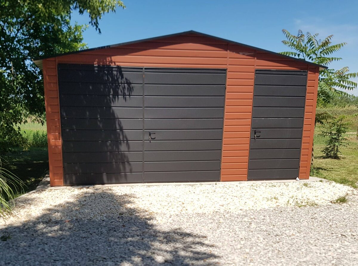 Plechová garáž 5x6 m - svetlo hnedá matná/čierna matná
