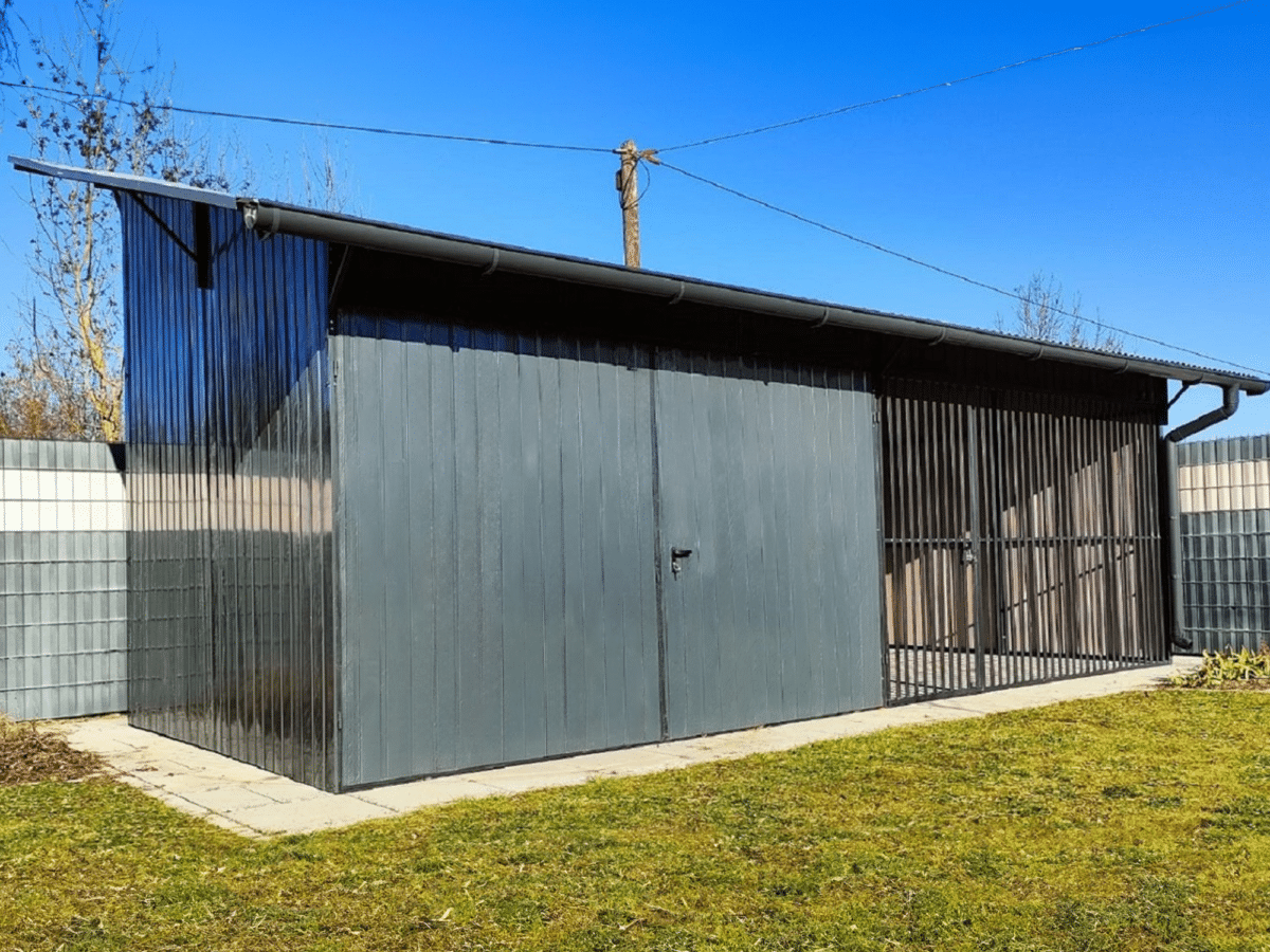 3 - Plechová garáž 3,5x3m + koterec pre psa 3,5x3 m - grafit tmavý matný