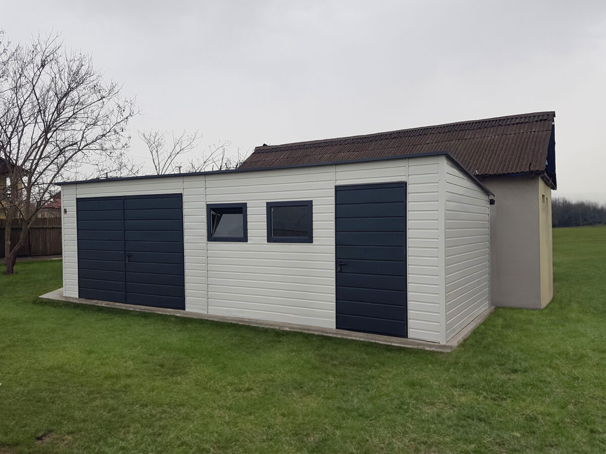 20240328 084329 1 - Plechová montovaná garáž 8×3 m – biela/grafit tmavý matný