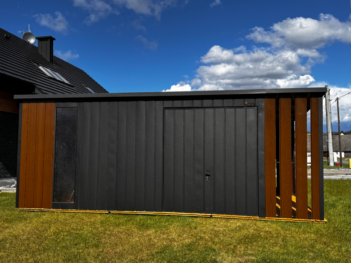3 - Záhradný domček 5×3 m + prístrešok 1x3 m –čierna matná/orech